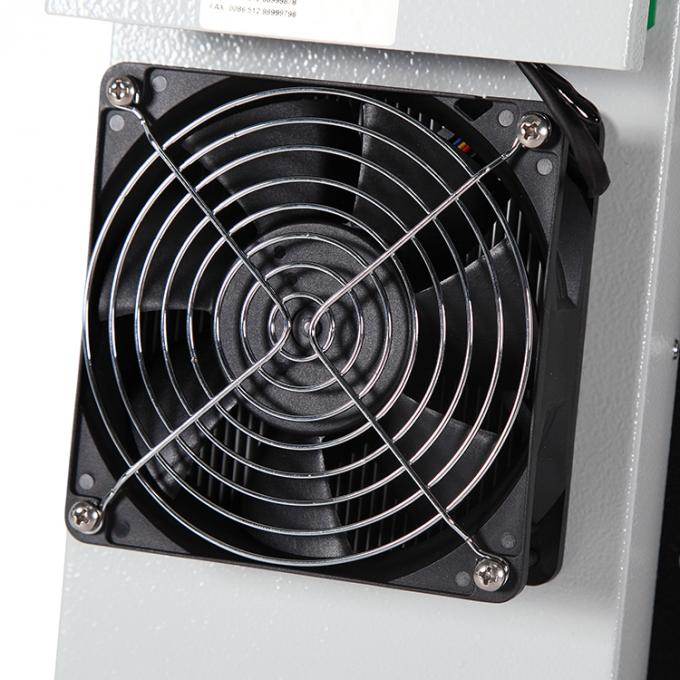 C.C. que refrigera o condicionador de ar termoelétrico da sala para caixas de bateria